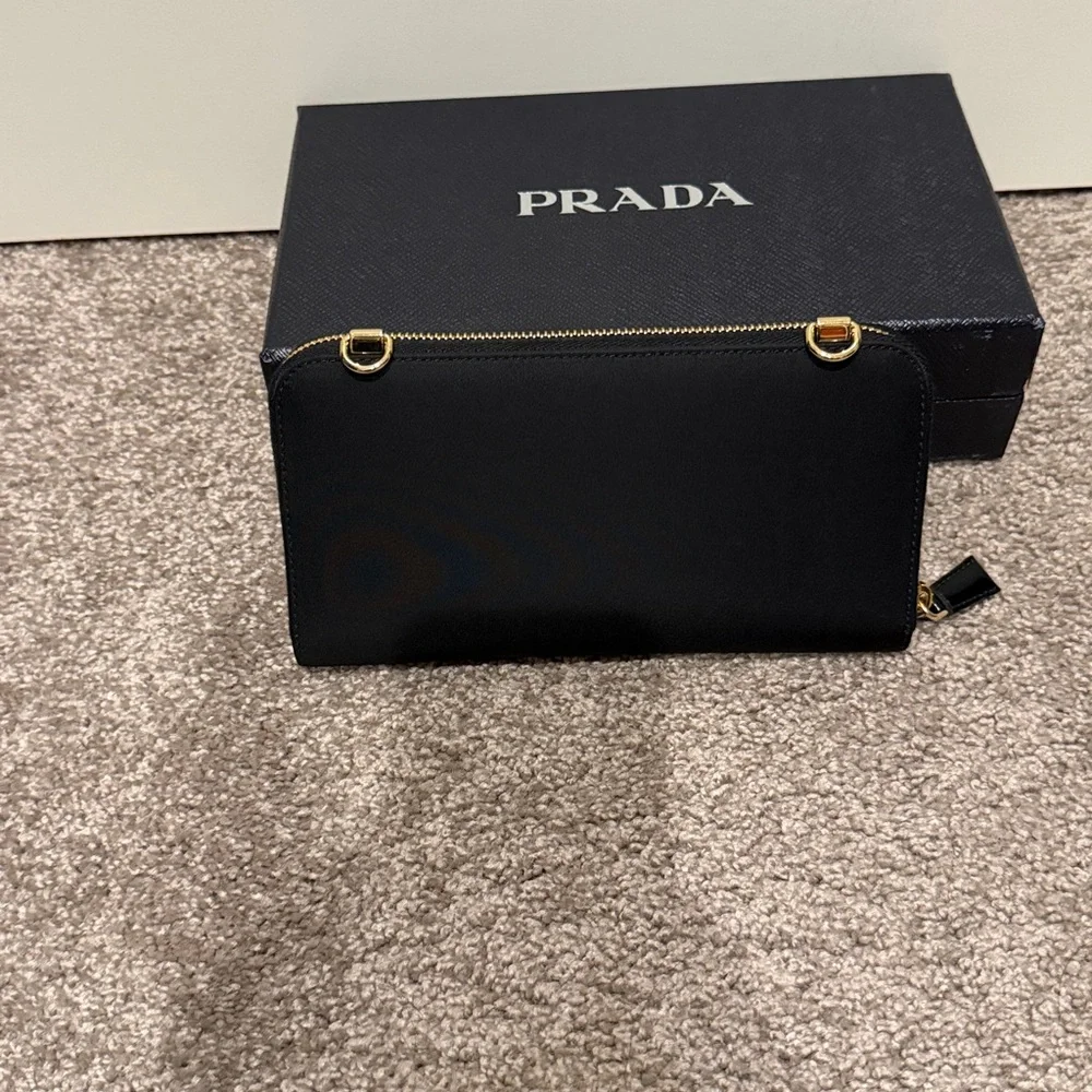 Prada Re-Nylon and brushed leather wallet with shoulder strap - Picture 5 of 10